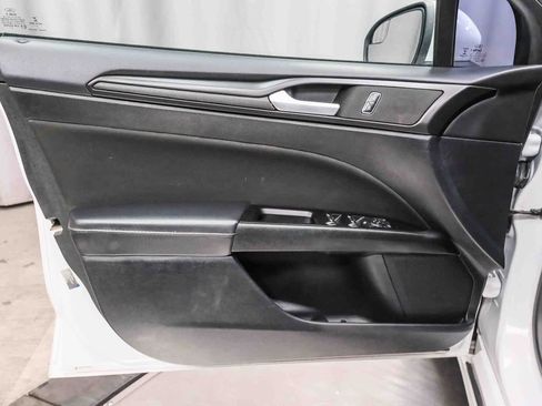 Used 2018 Ford Fusion SE w/ Equipment Group 201A image 23