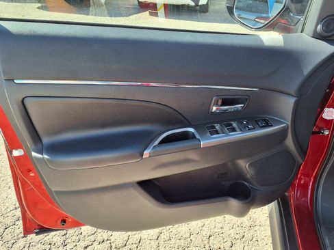 Used 2025 Mitsubishi Outlander Sport SE AWD/4WD image 14