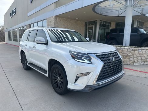 Used 2023 Lexus GX 460 Premium w/ Accessory Package image 3