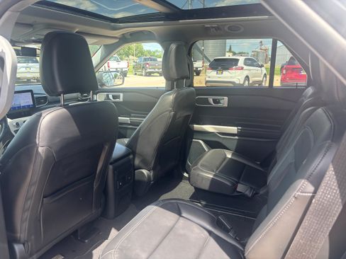 Used 2023 Ford Explorer XLT w/ Equipment Group 202A AWD/4WD image 12