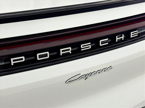 New 2025 Porsche Cayenne E-Hybrid Coupe AWD/4WD image 24