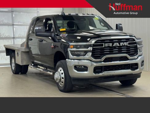 Used 2025 RAM 3500 Tradesman w/ Chrome Appearance Group AWD/4WD image 1