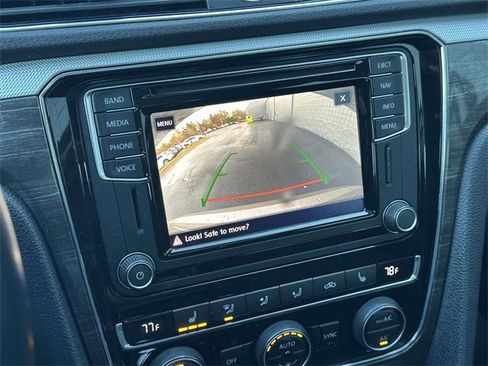 Used 2017 Volkswagen Passat 1.8T SEL Premium image 29