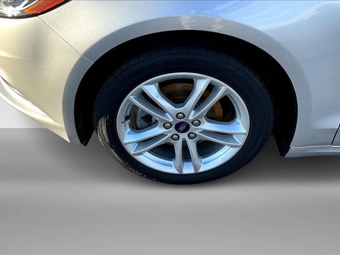 Used 2018 Ford Fusion S image 2