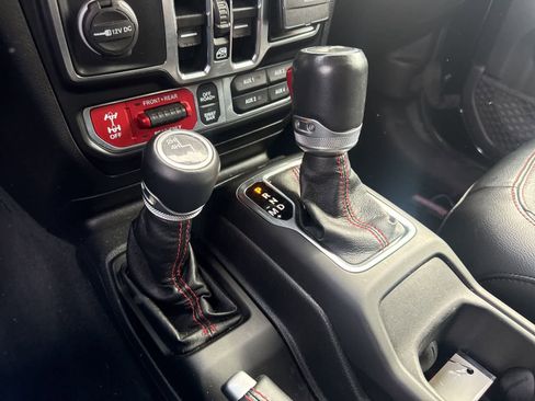 Used 2021 Jeep Wrangler Unlimited Rubicon w/ Xtreme Recon 35" Tire Package image 26