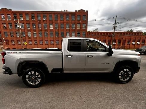 Used 2021 Chevrolet Silverado 2500 Custom w/ Custom Convenience Package AWD/4WD image 6