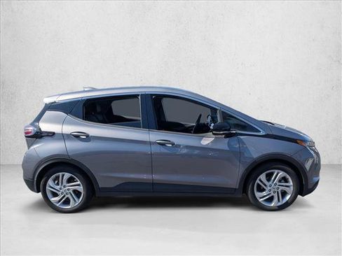 Used 2023 Chevrolet Bolt LT FWD image 4