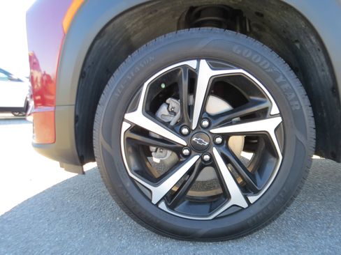 Used 2023 Chevrolet TrailBlazer RS w/ Sun and Liftgate Package image 11