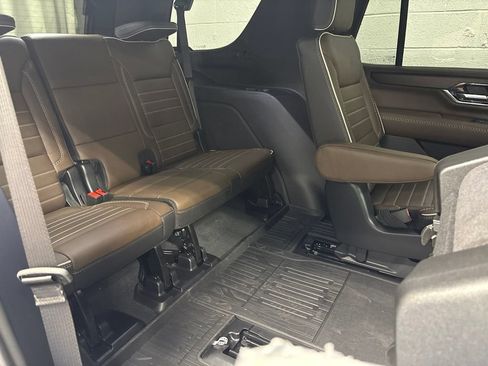 New 2026 GMC Yukon Denali Ultimate w/ LPO, Floor Liner Package AWD/4WD image 13