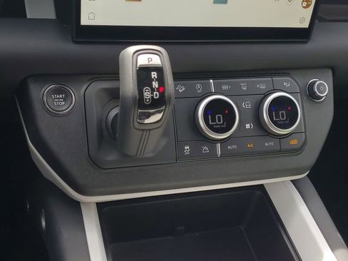 Certified 2025 Land Rover Defender 110 S AWD/4WD image 34