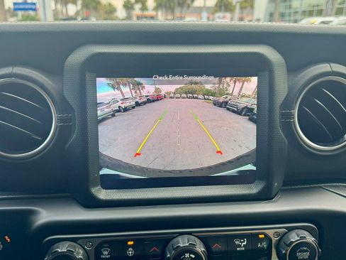 Used 2022 Jeep Wrangler Unlimited Rubicon 4xe w/ Cold Weather Group image 29