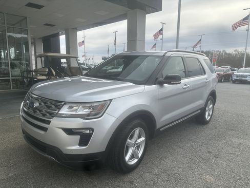 Used 2018 Ford Explorer XLT w/ Equipment Group 202A image 1