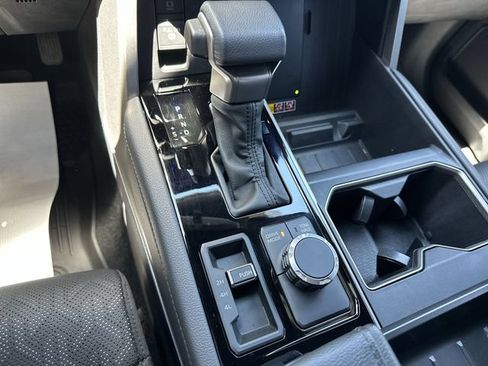 Used 2025 Toyota Tundra Limited AWD/4WD image 23