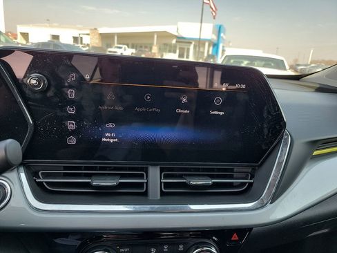 Used 2025 Chevrolet Trax LT w/ Driver Confidence Package image 15