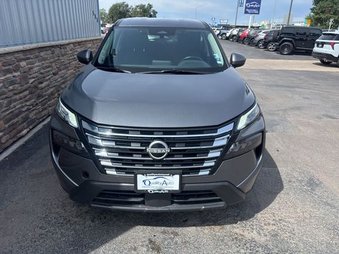 Used 2025 Nissan Rogue SV AWD/4WD image 3