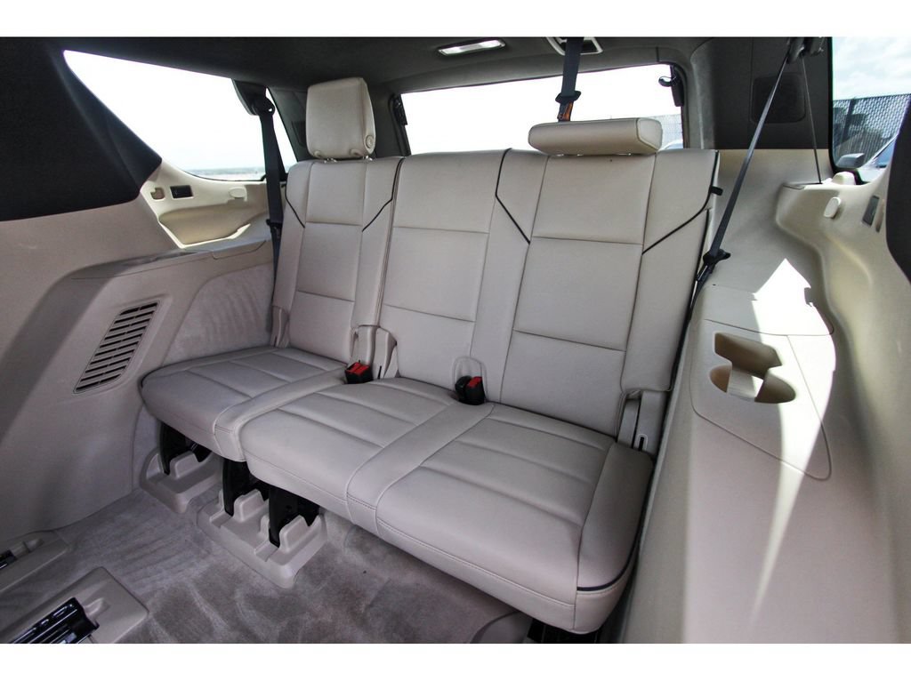 Certified 2023 Cadillac Escalade Premium Luxury w/ Performance Package AWD/4WD image 13