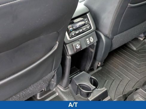 Used 2023 Subaru Ascent Touring AWD/4WD image 33