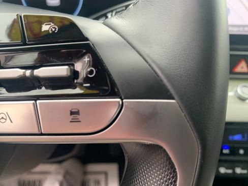 Certified 2024 Hyundai Elantra Limited FWD image 19