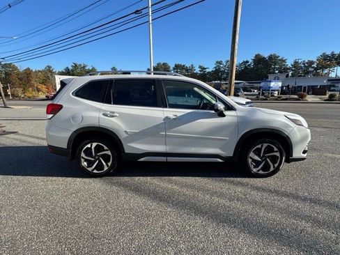 Used 2022 Subaru Forester Touring image 2