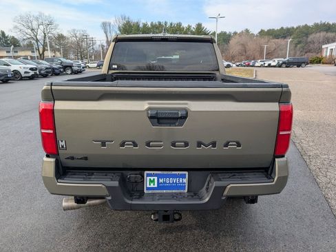 Used 2025 Toyota Tacoma TRD Sport AWD/4WD image 4