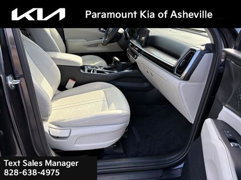 Used 2025 Kia Sorento S w/ Panoramic Sunroof Package image 21