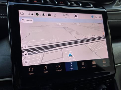 Used 2025 Jeep Grand Cherokee Limited w/ Black Appearance Package image 23