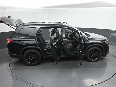 Used 2025 Honda Pilot Black Edition image 51