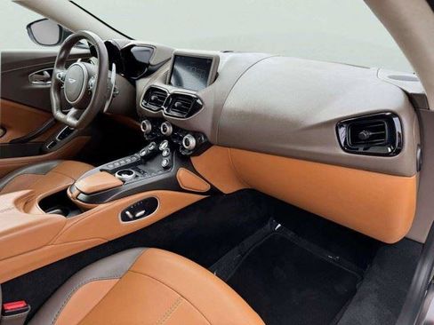 Used 2022 Aston Martin V8 Vantage Roadster RWD image 40