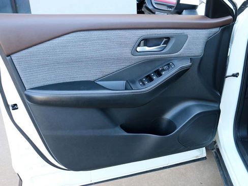 Used 2023 Nissan Rogue SV AWD/4WD image 14