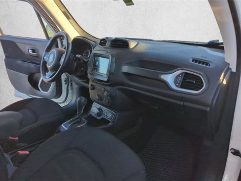 Used 2018 Jeep Renegade Latitude w/ Cold Weather Group image 26