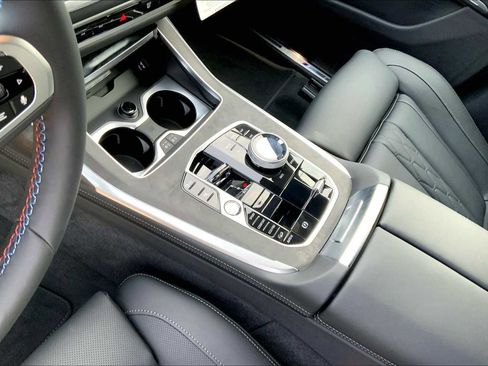 New 2026 BMW X7 M60i image 7
