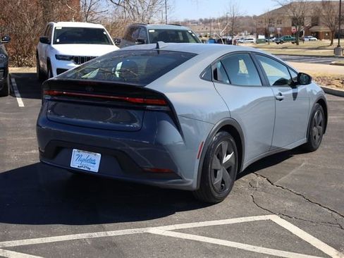 Used 2023 Toyota Prius LE image 6