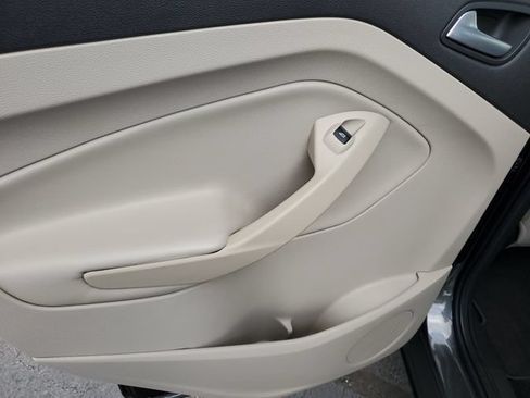 Used 2017 Ford Escape SE FWD image 16