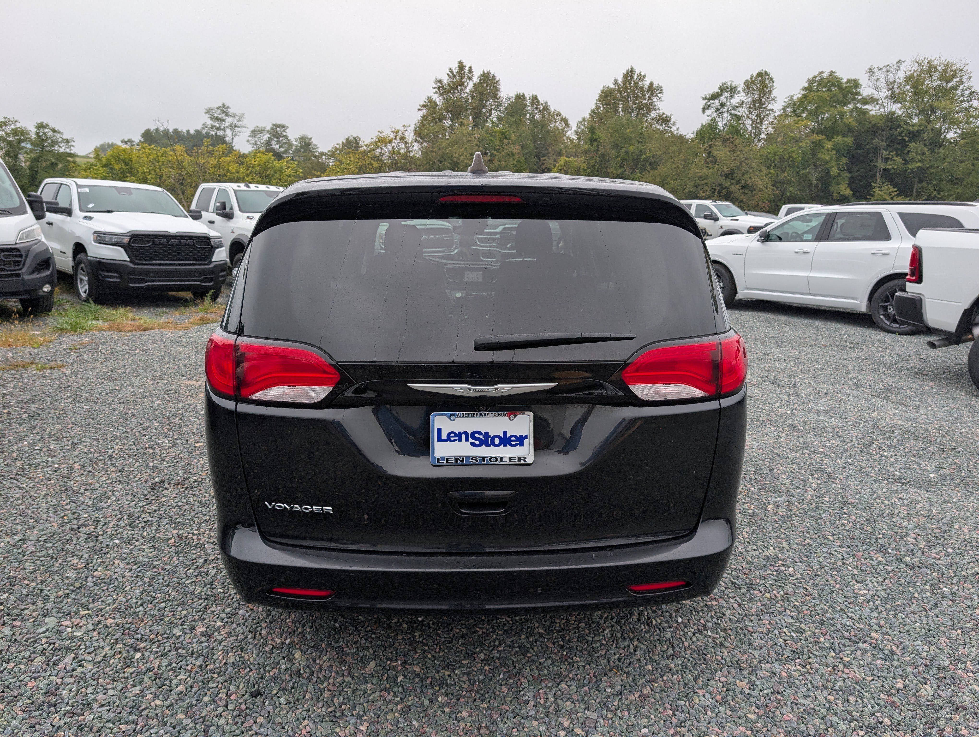 Used 2023 Chrysler Voyager LX FWD image 4