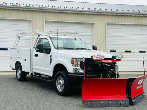 Used 2022 Ford F250 XL w/ Power Equipment Group image 4