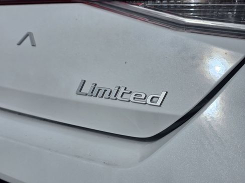 New 2026 Hyundai Elantra Limited image 9