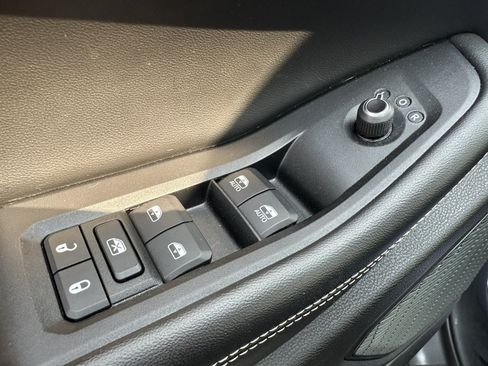 Used 2023 Jeep Grand Cherokee Laredo AWD/4WD image 19