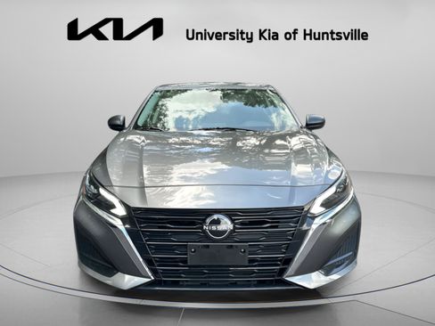 Used 2024 Nissan Altima 2.5 SV FWD image 3