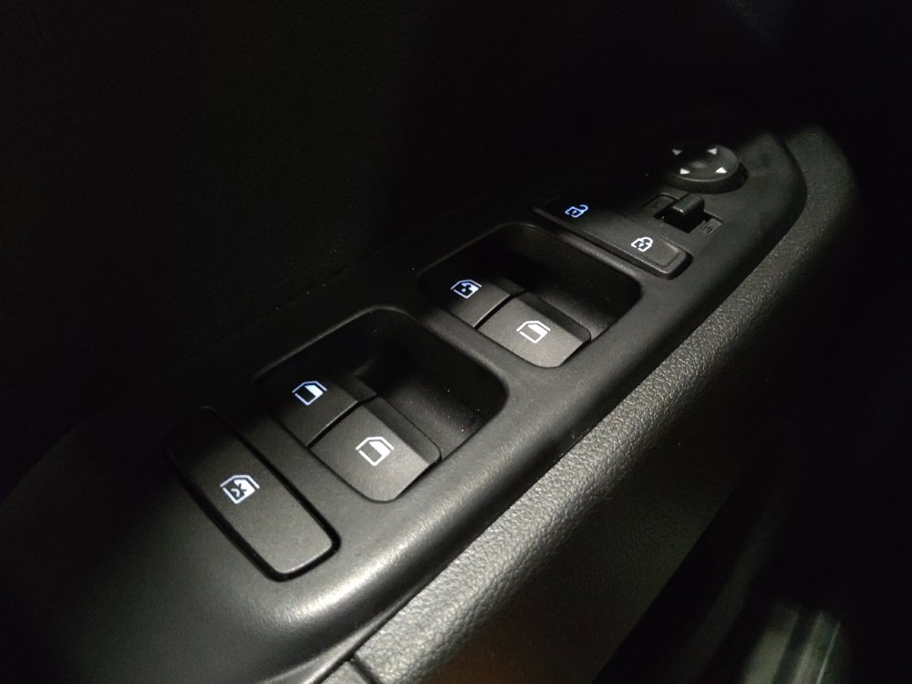 Used 2025 Hyundai Venue SEL FWD image 27