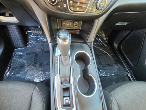 Used 2020 Chevrolet Equinox LT w/ Driver Convenience Package image 18