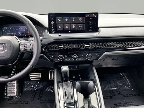 Used 2025 Honda Accord Sport image 10