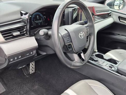 Used 2025 Toyota Camry SE w/ Convenience Package FWD image 9