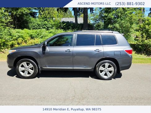 Used 2013 Toyota Highlander Limited FWD image 2