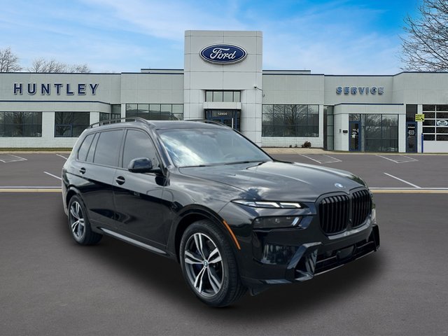 Used 2024 BMW X7 xDrive40i w/ M Sport Package AWD/4WD image 4
