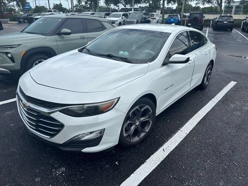 Used 2022 Chevrolet Malibu LT FWD image 2