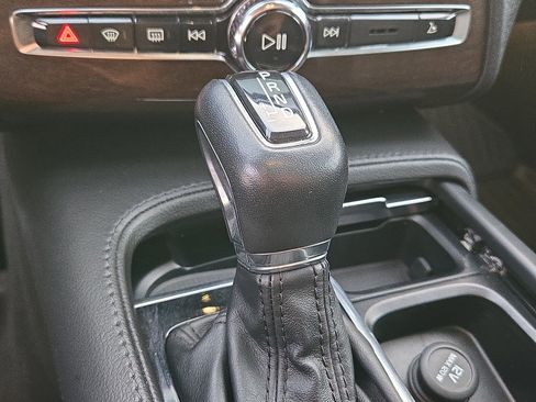 Used 2019 Volvo XC90 T5 Momentum image 16