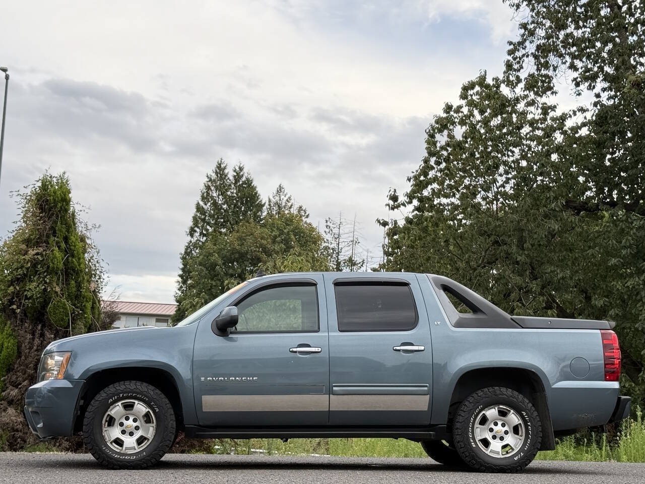 Used 2009 Chevrolet Avalanche LS AWD/4WD image 3