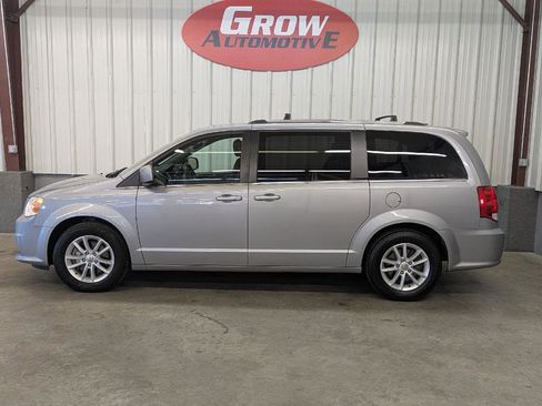 Used 2020 Dodge Grand Caravan SXT w/ Rear Park Assist Package image 14