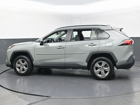 Used 2022 Toyota RAV4 XLE w/ XLE Grade Weather Package image 8