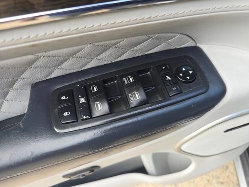 Used 2019 Jeep Grand Cherokee Summit AWD/4WD image 9